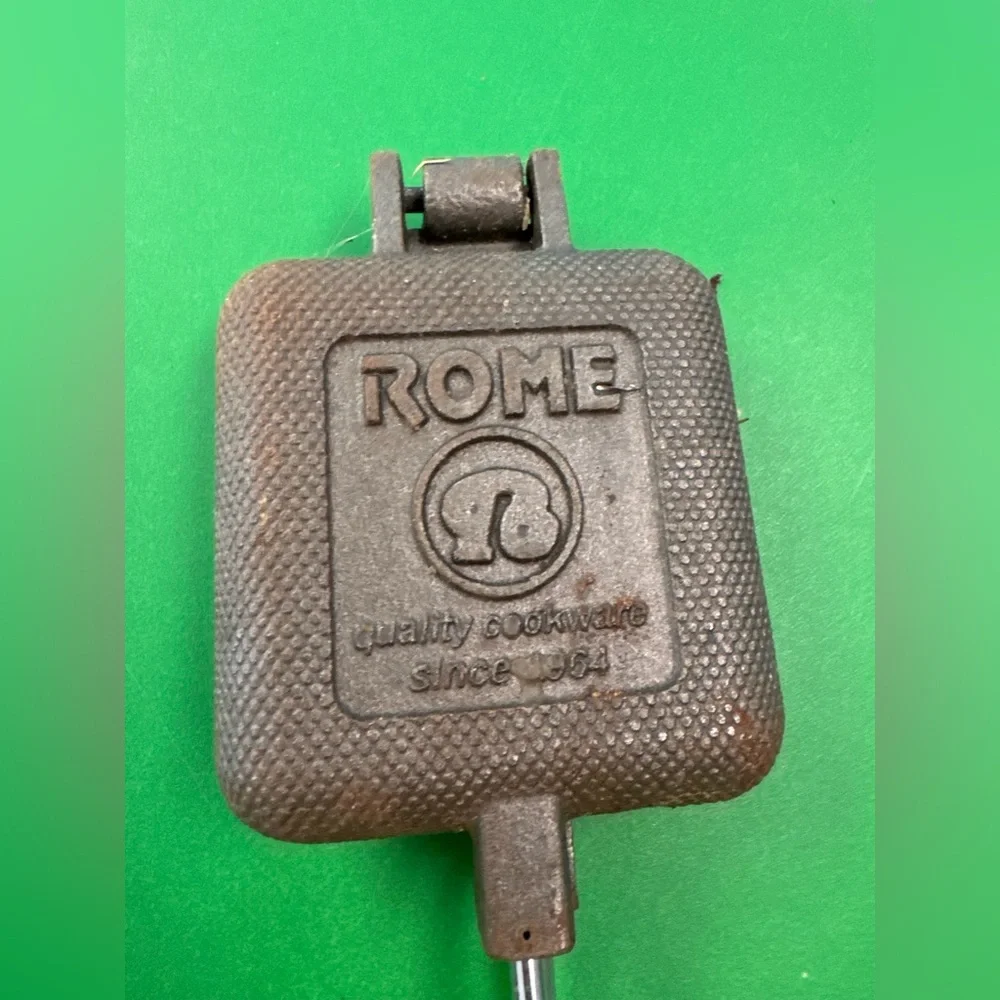 VTG Rome Industries 1705 Cast Iron Campfire Pie Iron Square Sandwich Cooker